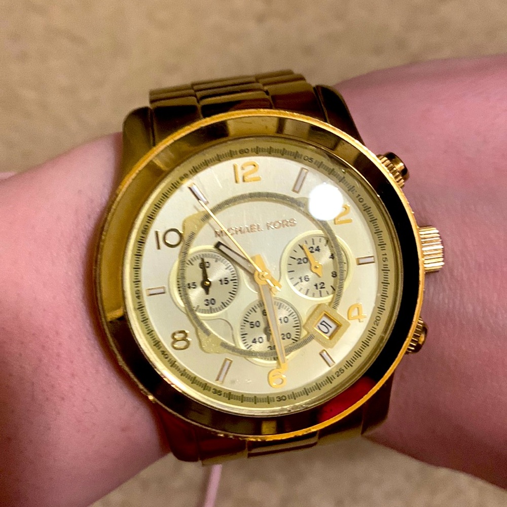 100% AUTHENTIC USED Michael Kors Gold Chunky Watch!